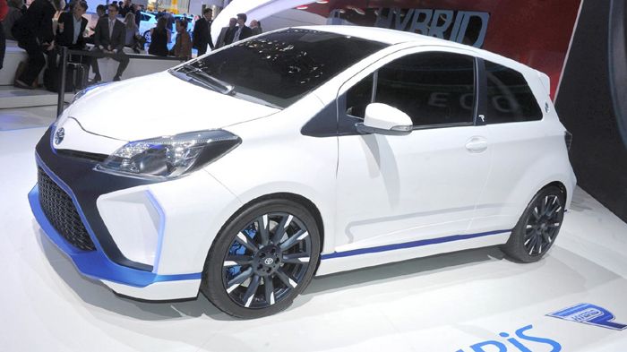 Στο Yaris Hybrid-R Concept το βενζινοκίνητο μοτέρ μεταφέρει την κίνηση στον μπροστινό άξονα, ενώ οι δύο ηλεκτροκινητήρες δίνουν ώθηση στους πίσω τροχο