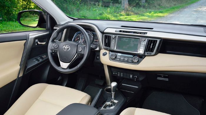 Στο εσωτερικό του RAV4 θα υπάρχουν 4 χρώματα συνδυασμού (Black, Grey, Terracotta και Beige).
