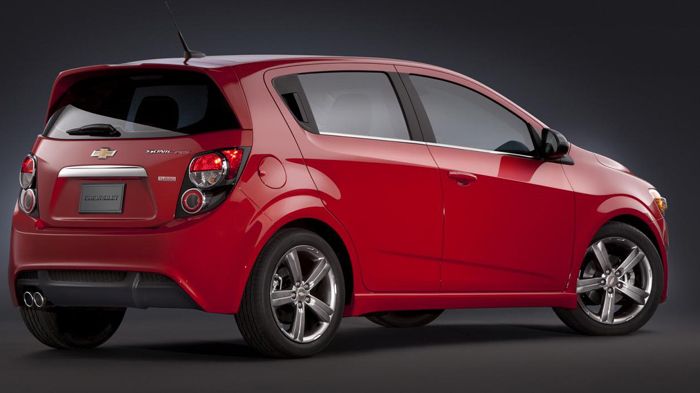 Το Chevrolet Aveo RS θα πατά σε 17άρες ζάντες αλουμινίου, ενώ φέρει τον 1.400άρη κινητήρα των 140 ίππων και 200 Nm ροπής, με 6τάχυτο μηχανικό ή αυτόμα
