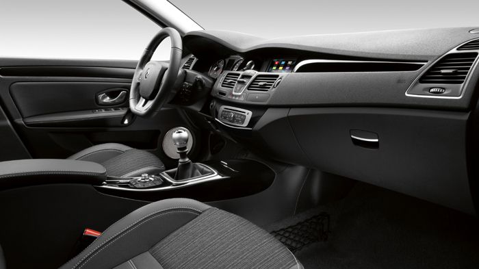 To αυτόματο κιβώτιο διπλού συμπλέκτη EDC θα είναι διαθέσιμο και με τον πετρελαιοκινητήρα 1,5 dCi απόδοσης 110 ίππων.