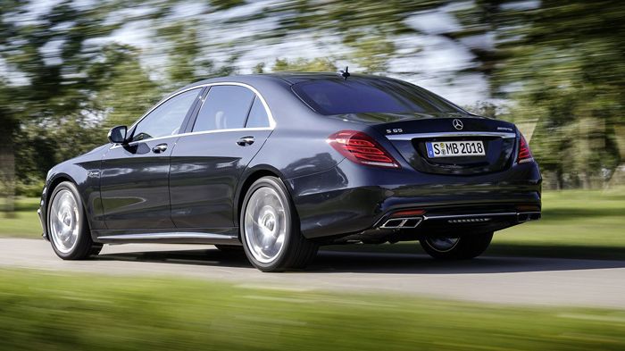 Το σημαντικότερο σημείο της Mercedes S65 AMG είναι αναμφισβήτητα ο 6,0 λτ. V12 κινητήρας, που αποδίδει 630 ίππους και 1.000 Nm ροπής, ενώ «στέλνει» το