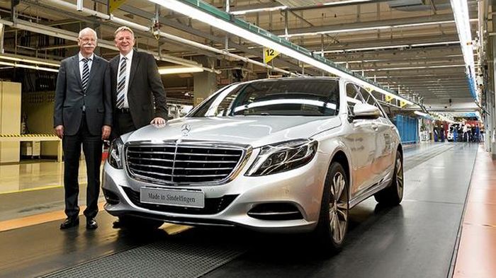 Η Daimler παρουσίασε στους δημοσιογράφους, με την ολοκλήρωση της διαδικασίας παραγωγής για την πρώτη S-Class, το νέο διευθυντή παραγωγής, Andreas Rens
