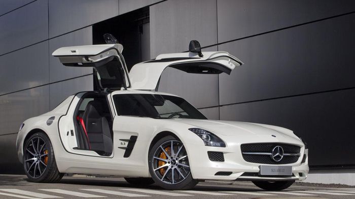Η εικονιζόμενη SLS AMG GT, που είχε παρουσιαστεί παλιότερα, θα δεχθεί τα «απαραίτητα φρεσκαρίσματα», για να παρουσιαστεί στο Σαλόνι του Λος Αντζελες, 