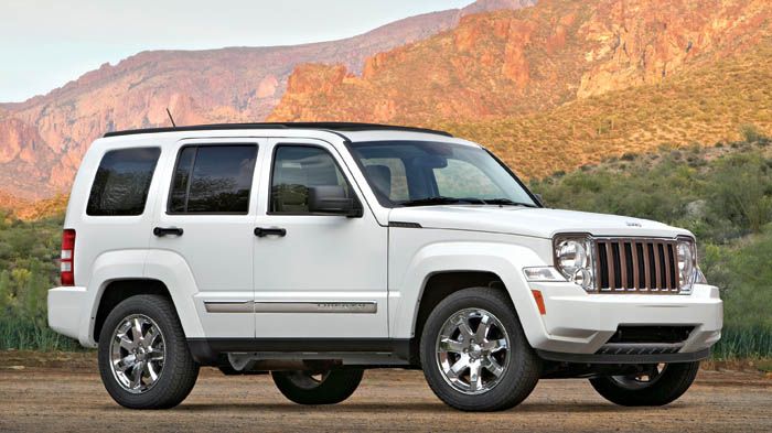 Το 2007, η Jeep παρουσίασε το υπάρχον Cherokee με περισσότερο τετραγωνισμένο και πιο μεγάλο αμάξωμα, αλλά και δύο μοτέρ στα 2,8 (diesel) και 3,7 (βενζ