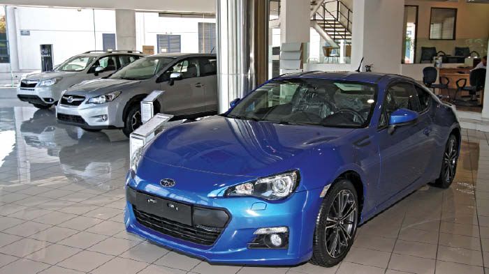 Subaru BRZ 
Mε 2λιτρο κινητήρα βενζίνης boxer 200 ίππων που συνδυάζεται με χειροκίνητο κιβώτιο ταχυτήτων (6 σχέσεων) στον πίσω άξονα.