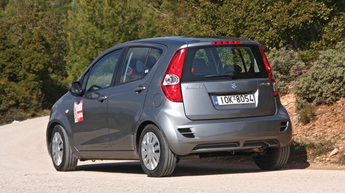 Το ανανεωμένο Suzuki Splash είναι αρκετά σταθερό σε κάθε διαδρομή, εμπνέοντας εμπιστοσύνη στον οδηγό. 