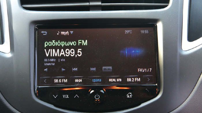 Η κεντρική πολυλειτουργική οθόνη 7 ιντσών (MyLink), επιτρέπει την σύνδεση στο διαδίκτυο, και συνδέεται με κάθε είδους smart phones. 