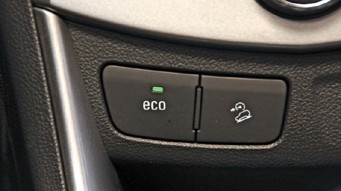 Για αυτούς που αρέσκονται σε 
off-road διαδρομές υπάρχει σύστημα ελέγχου κατάβασης.