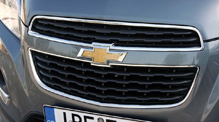 Η επιβλητική μάσκα της Chevrolet προσθέτει πόντους δυναμικότητας στο Trax.
