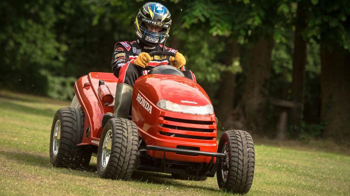 Το Mean Mower τροφοδοτείται από έναν 1000άρη κινητήρα της Honda VTR Firestorm (από μοτοσικλέτα), ο οποίος παράγει 110 ίππους και 96 Nm ροπής, με 6τάχυ