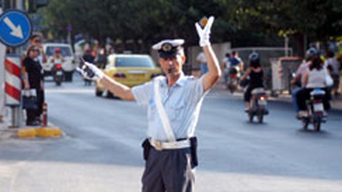 Η διακοπή της εκ περιτροπής κίνησης (μονά-ζυγά) στα όρια του δακτυλίου της Αθήνας ξεκινά από σήμερα Δευτέρα 15 Ιουλίου 2013, σε ισχύ όμως παραμένει ο 