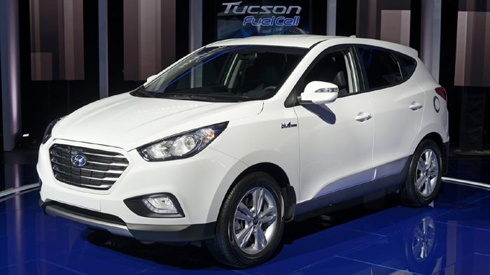 Το εικονιζόμενο Hyundai Tucson Fuel-Cell φέρει ένα σύστημα κυψελών καυσίμου υδρογόνου και ηλεκτροχημικών ενώσεων, το οποίο -σε εξελιγμένη γενιά- θα εφ