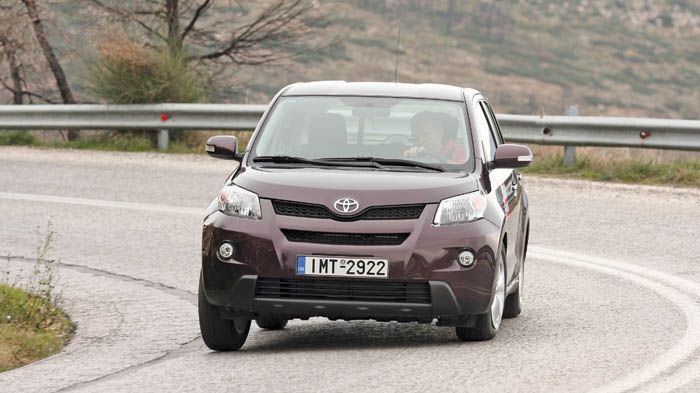 Το Urban Cruiser είναι κατά 200 κιλά ελαφρύτερο από το Fiat και αυτό κάνει πιο εύκολο το χειρισμό του στις στροφές, ενώ είναι και πιο ευέλικτο, λόγω μ