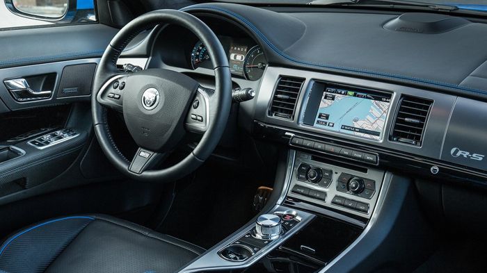 Η Jaguar αποκάλυψε τη νέα XFR-S, συμπληρώνοντας τη γκάμα των supercars με υψηλές επιδόσεις και μοναδική πολυτέλεια στο εσωτερικό τους.