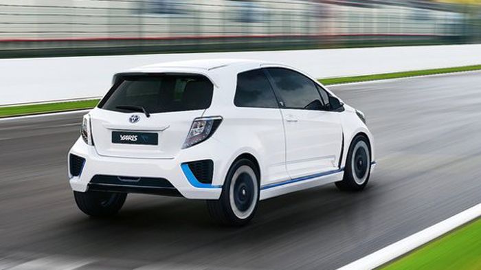 Το βενζινοκίνητο μοτέρ στο πρωτότυπο Yaris Hybrid-R θα μεταφέρει την κίνηση στον μπροστινό άξονα, ενώ οι ηλεκτροκινητήρες θα δίνουν ώθηση στους πίσω τ