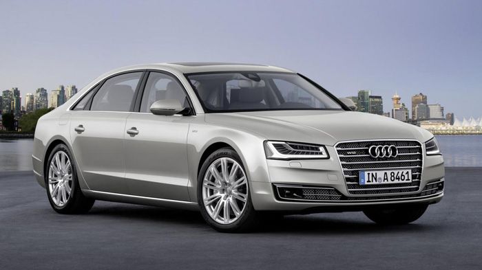 Το ανανεωμένο premium sedan A8 παρουσίασε διαδικτυακά η Audi, με ανασχεδιασμένους προφυλακτήρες και καινούργια LED φωτιστικά σώματα (πορείας και φλας)
