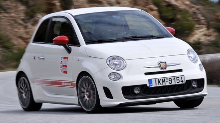 Με την πρώτη ματιά, το 500 Abarth δείχνει ότι πρόκειται για κάτι διαφορετικό...