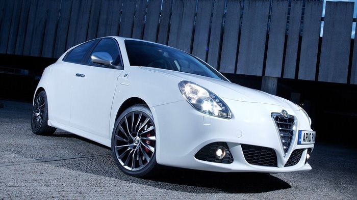 Η πετρελαιοκίνητη Alfa Romeo Giulietta 1,6 JTDM-2 συνδυάζει δύο φαινομενικά αντίθετους κόσμους, αυτόν της οδηγικής απόλαυσης και αυτόν της οικονομικής