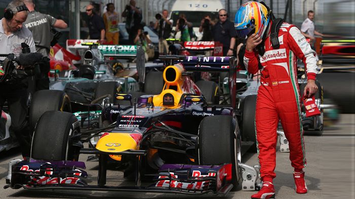 Με το συμβόλαιο του Mark Webber να λήγει στο τέλος του χρόνου, ο Horner έχει ξεκινήσει ήδη επαφές και συζητήσεις με αρκετούς εξαιρετικούς πιλότους.