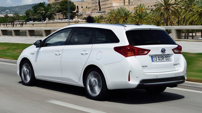 Στο κομμάτι των διαστάσεων, το Auris Touring Sports έρχεται μακρύτερο κατά 285 χλστ. από το 5θυρο, με την αύξηση αυτή να αφορά αποκλειστικά και μόνο τ
