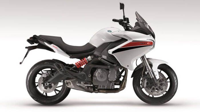 To ΒΝ600R επηρέασε και το BN302 στο σχεδιασμό του. Πρόκειται για ένα γυμνό μοτοσικλετάκι 300 κ.εκ., το οποίο προορίζεται για κατόχους του διπλώματος Α