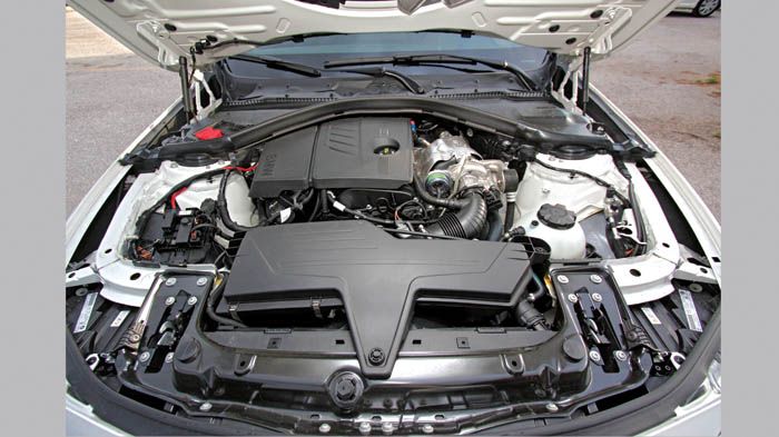 Ο 1.600άρης TwinPower Turbo κινητήρας ταιριάζει απόλυτα με το χαρακτήρα του μοντέλου, προσφέροντας δύναμη και λογική κατανάλωση.  