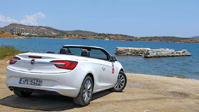 Βασισμένο στο πλαίσιο και τα μηχανικά μέρη του Astra GTC, το Cascada επιβάλλεται και με το 
μέγεθος, αλλά κυρίως με το sex appeal του.