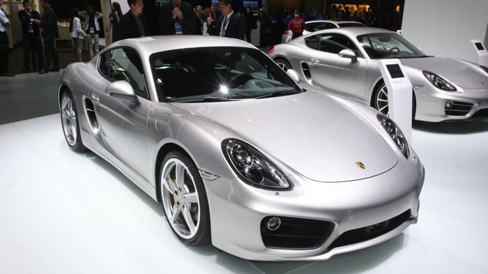 Παράλληλα με την κορυφαία Cayenne, η Porsche παρουσιάζει -για δεύτερη φορά επί αμερικανικού εδάφους- και την 3η γενιά της Cayman. 