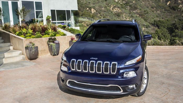 Η Jeep δεν έδωσε στοιχεία για τα μηχανικά σύνολα που θα κινούν το νέο Cherokee.