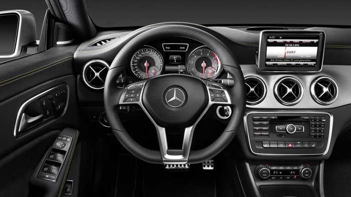 Στο εμπνευσμένο από την A-Class εσωτερικό της, κυριαρχεί το σύστημα Command με οθόνη 5,8 ιντσών, το οποίο, προαιρετικά, εμπλουτίζεται με Multimedia pa