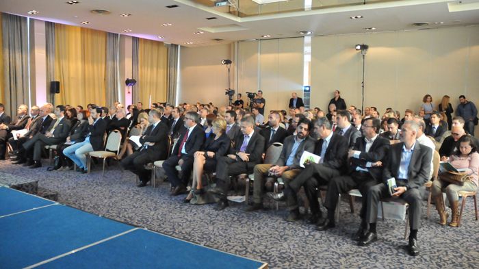 Μετά τα εγκαίνια του πρατηρίου, ακολούθησε εκδήλωση της ΔΕΠΑ για την ανάλογη ενημερωτική παρουσίαση στο ξενοδοχείο «Μακεδονία Παλλάς», όπου μίλησαν υπ