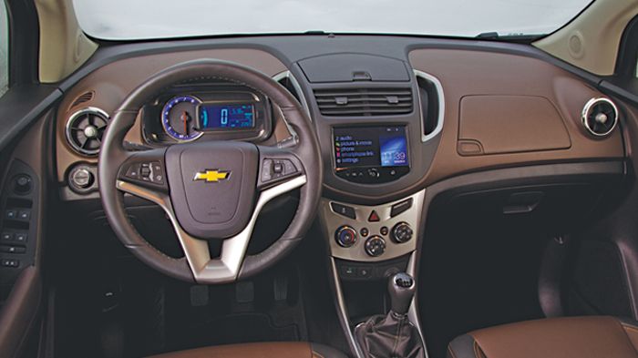 Το εσωτερικό του Chevrolet Trax προβάλλει νεανικότητα και διακρίνεται για τις πολλές πρακτικές του λύσεις.