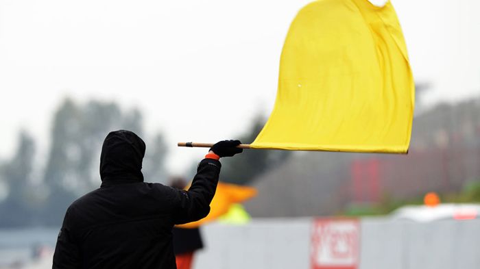 Σύμφωνα με τους ανθρώπους της FIA, το πρόβλημα πλέον δεν υπάρχει, αφού αναβαθμίστηκαν τα ηλεκτρονικά συστήματα και οι «οδηγίες» θα είναι άμεσες και αξ