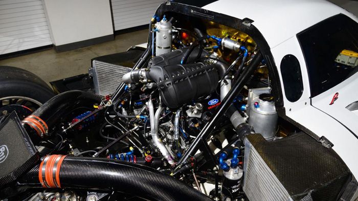To νεό αγωνιστικό Ford EcoBoost εφοδιάζεται με ένα νέο, άμεσου ψεκασμού, διπλοτούρμπινο EcoBoost κινητήρα V6 των 3,5 λτ.