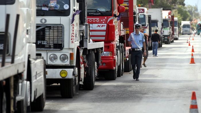 Απεργία διαρκείας από το Σάββατο 8 Μαρτίου και περαιτέρω κλιμάκωση των κινητοποιήσεων του, ανακοίνωσε ο κλάδος των Φορτηγών Δημοσίας Χρήσης. 