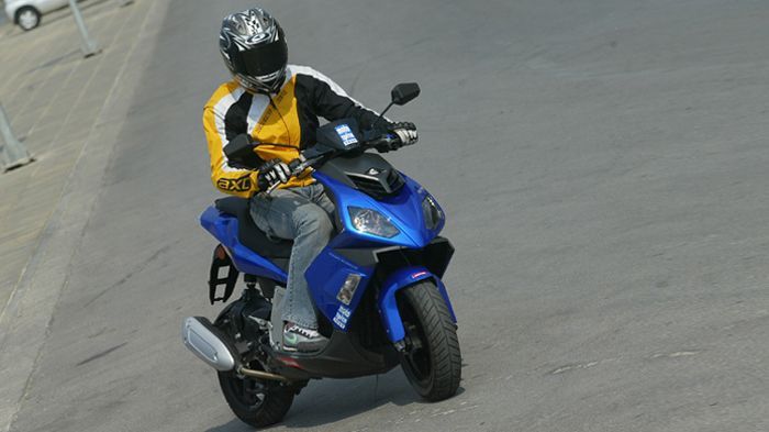 Η αλόγιστη χρήση του πίσω φρένου θα καταλήξει σε μπλοκάρισμα του πίσω τροχού.