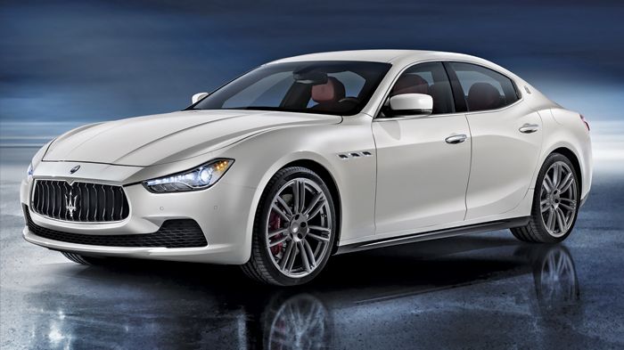Η Maserati Ghibli επιστρέφει φέτος μετά το 1997, με μοντέρνα σχεδίαση, αλλά και για πρώτη φορά στην ιστορία της φίρμας, και με diesel κινητήρα.
