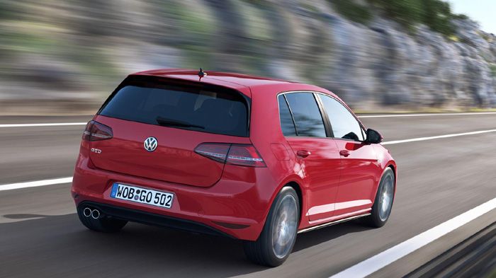 Κάτω από το καπό, συναντάμε τον 4κύλινδρο 2.0 TDI με τεχνολογία common rail και turbo που αποδίδει 184 PS και 380 Nm μέγιστης ροπής από τις 1.750 σ.α.