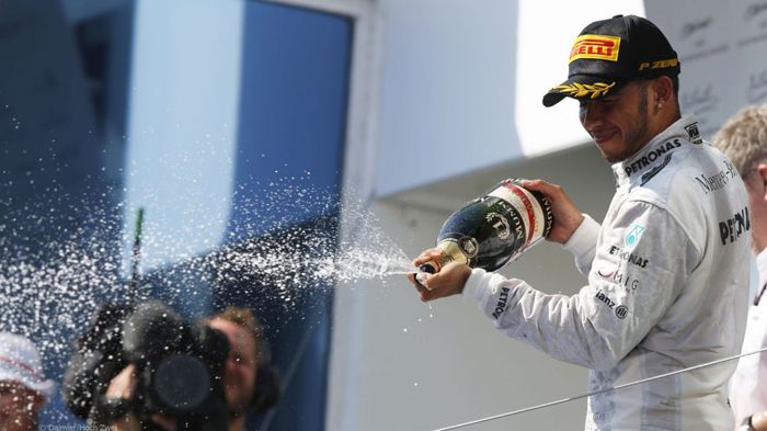 O Lewis Hamilton ανενόχλητος κατάφερε να κρατήσει μέχρι το τέλος την pole position και να τερματίσει πρώτος.