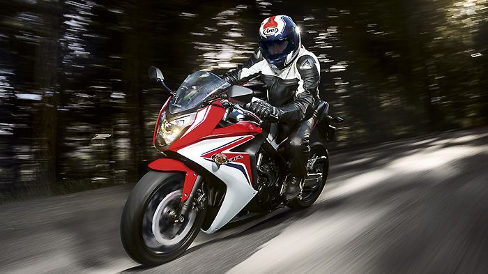 Το νέο CBR650F θυμίζει έντονα σχεδιαστικά το απερχόμενο μοντέλο, ωστόσο, πρόκειται για μια ολοκαίνουρια μοτοσικλέτα.