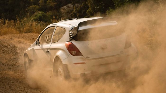 Το συνολικό βάρος του i20 WRC υπολογίζεται στα 1.350 κιλά μαζί με τον οδηγό και το συνοδηγό.