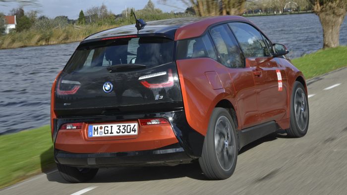 Κοιτώντας το από μακριά ακόμα το νέο BMW i3, αντιλαμβάνεσαι ότι η εμφάνιση του αυτοκινήτου δεν έχει καμία σχέση με ό,τι έχεις συναντήσει μέχρι στιγμής