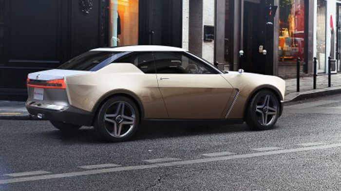 Το Nissan IDx Freeflow εφοδιάζεται με έναν χαμηλότερων επιδόσεων κινητήρα 1,2 ή 1,5 λτ., καθώς και με ένα κιβώτιο CVT.