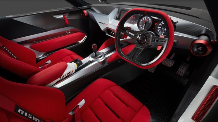 Το Nissan IDx Nismo έχει πιο «αγωνιστικό» προφίλ στο εσωτερικό του, αλλά δεν λείπουν και τα… ρετρό στοιχεία.