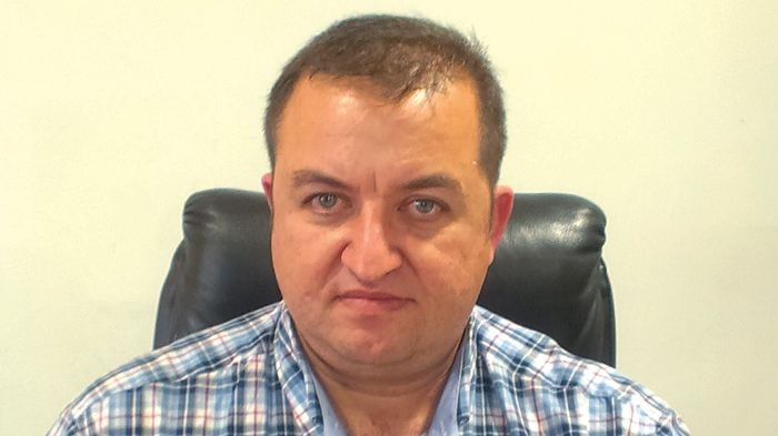 Ο κ.Νίκος Κανάλης, ιδιοκτήτης της εταιρείας Μπαταρίες Century Extra Κανάλης.
