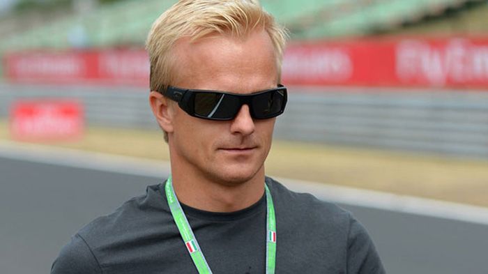 Τελευταία δημοσιεύματα όμως θέλουν τον Heikki Kovalainen να επιστρέφει και να αναλαμβάνει τον σημαντικό ρόλο να… ξελασπώσει τη Lotus από τη δύσκ