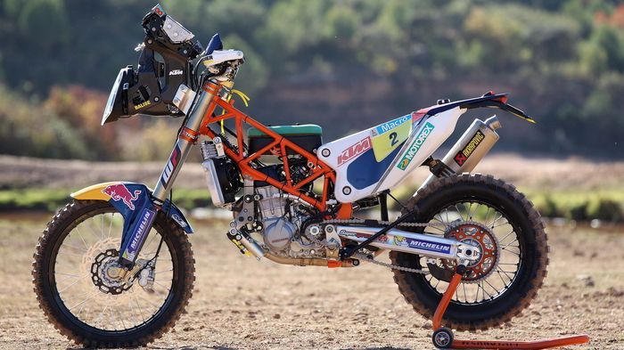 Η νέα έκδοση του KTM 450 Rally προσφέρει καλύτερη εργονομία από το μοντέλο που αντικαθιστά.
