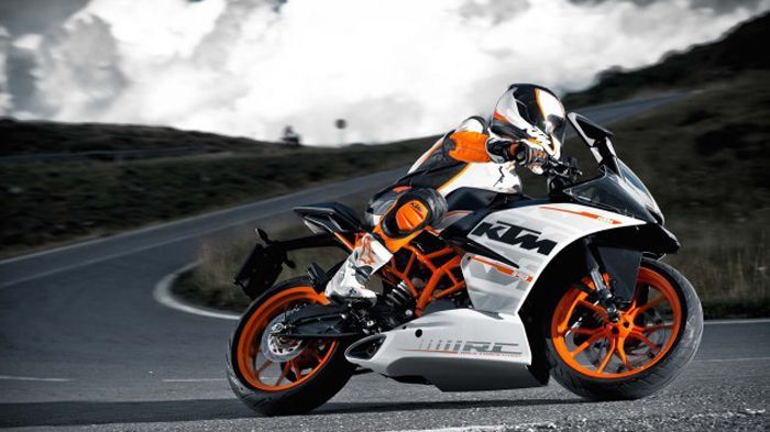 Η ΚΤΜ παρουσίασε τα τρία μικρά supersport της, τα RC125, RC200 και RC390.