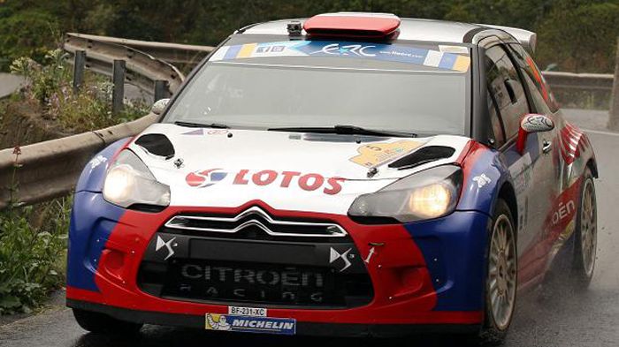 Ο Robert Kubica, επιρρεπής στα τρακαρίσματα, παραλίγο να συμβεί το μοιραίο όταν χτύπησε με το DS3 του σε μια μπαριέρα.