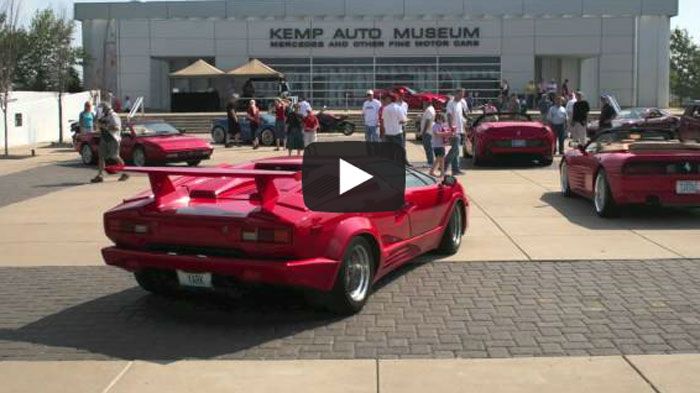 Η Lamborhini Countach 25th κατασκευάστηκε το 1989 και η Ferrari 512 TR το 1994.